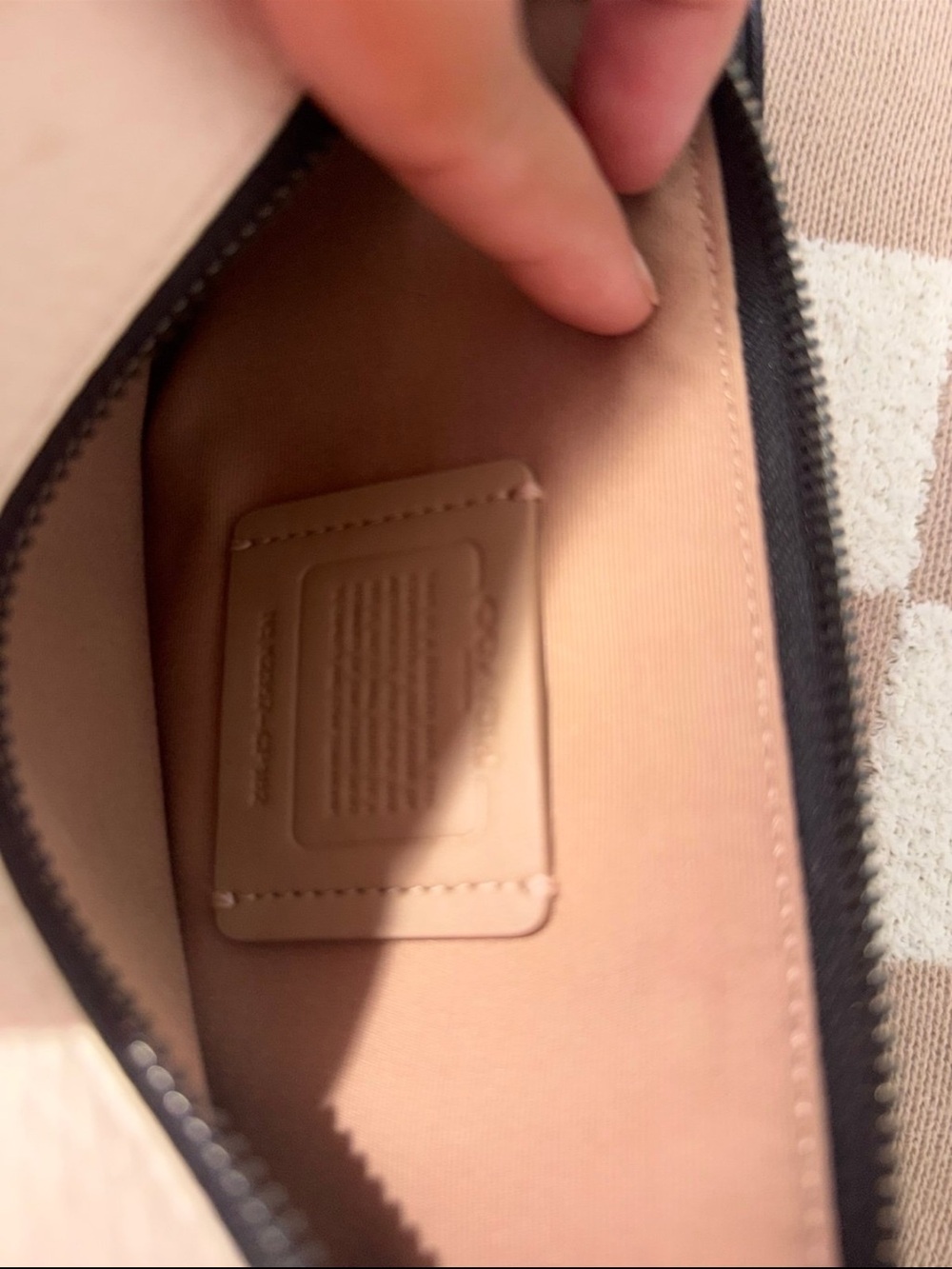 Coach WYATT CROSSBODY IN SIGNATURE CANVAS - Picture 5 of 12